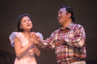 Yeonjun Suh and Sung Chun Park in L'Elisir d'Amore